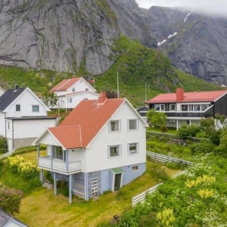 House By The Sea Reine, Lofoten Bagian luar foto