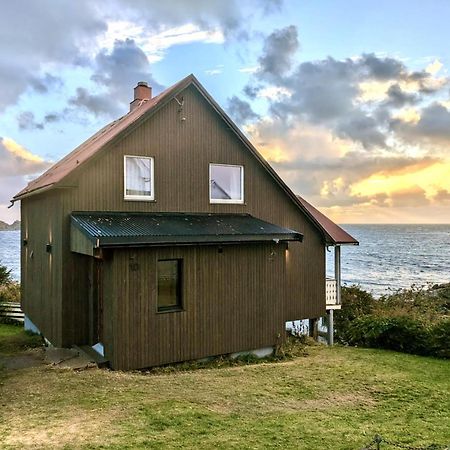 House By The Sea Reine, Lofoten Bagian luar foto