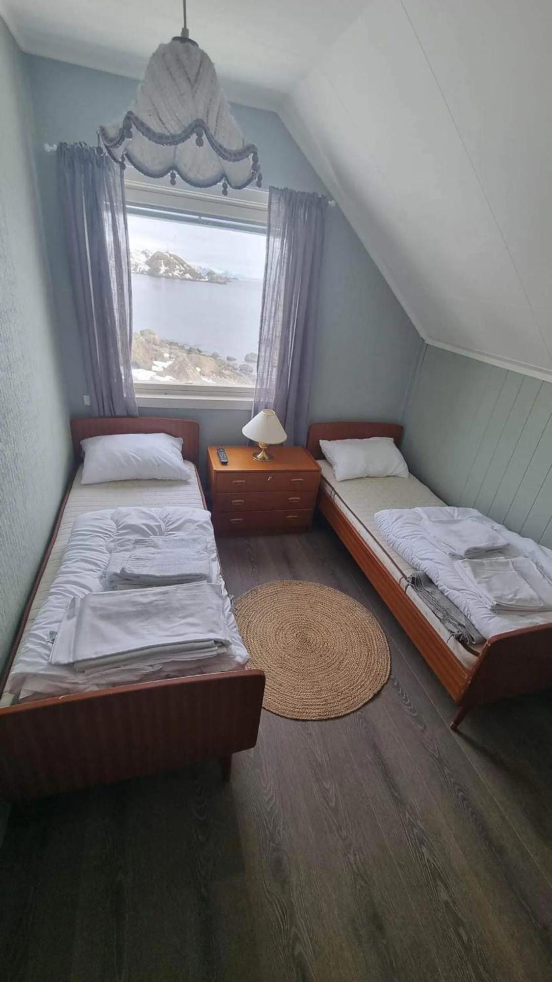 House By The Sea Reine, Lofoten Bagian luar foto